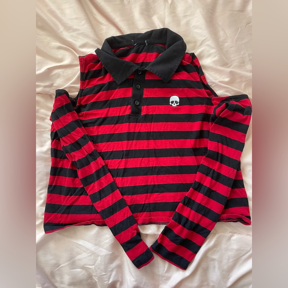 Hot topic off shoulder long sleeve whth collar